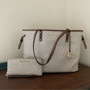 MICHAEL KORS Jet set travel drawstring tote